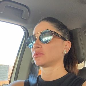 Meet your Posher, Mahely